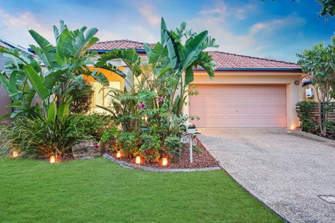 25 Ranier Crescent, VARSITY LAKES QLD 4227