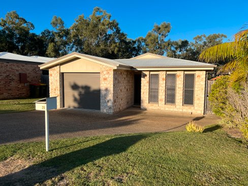 25 Skyline Drive, NEW AUCKLAND QLD 4680