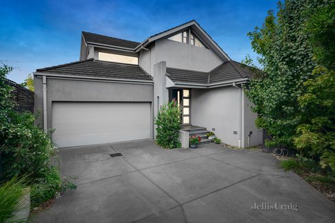 2/5 Small Road Bentleigh 3204