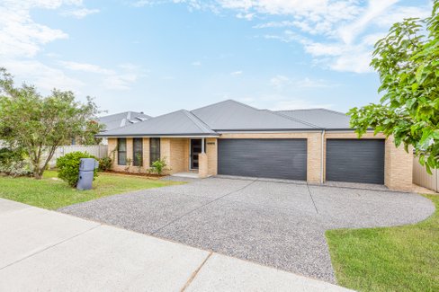 25 Stayard Drive, BOLWARRA HEIGHTS NSW 2320