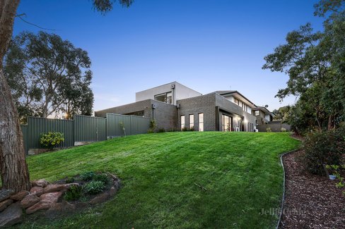 25 Sun Orchid Circuit Greensborough 3088
