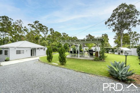 25 Tarrant Drive, MUDGEERABA QLD 4213