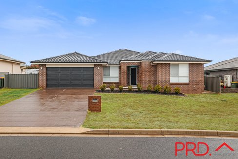 25 Verdelho Drive, TAMWORTH NSW 2340