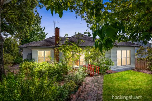 25 Woodhouse Grove Box Hill North 3129