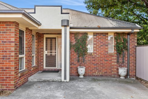 2/51 Anslow Street Woodend 3442