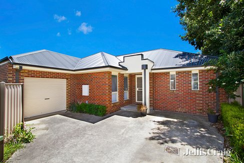2/51 Anslow Street Woodend 3442
