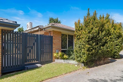 2 52 Alameda Avenue Mornington 3931