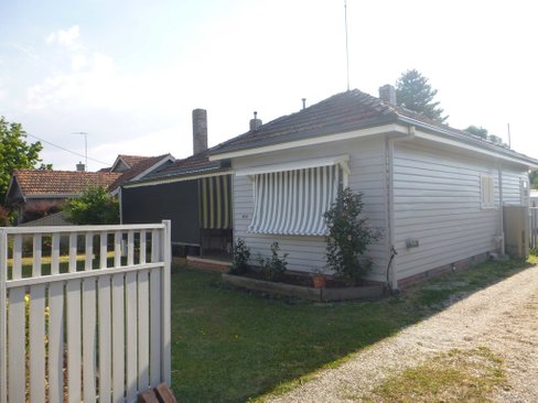 254 Forest Street, WENDOUREE VIC 3355