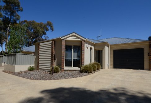 2/55 Allingham Street, GOLDEN SQUARE VIC 3555