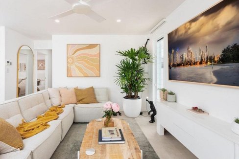 2/57 Nobby Parade, Miami QLD 4220