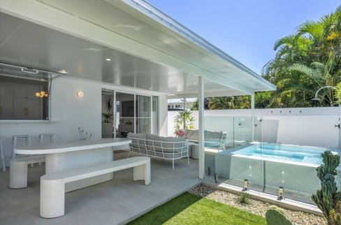 2/57 Nobby Parade, Miami QLD 4220