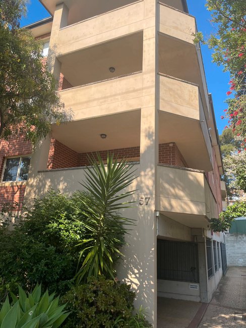 2/57 The Avenue, HURSTVILLE NSW 2220