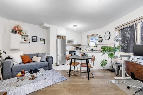 2 58 Templestowe Road Bulleen 3105