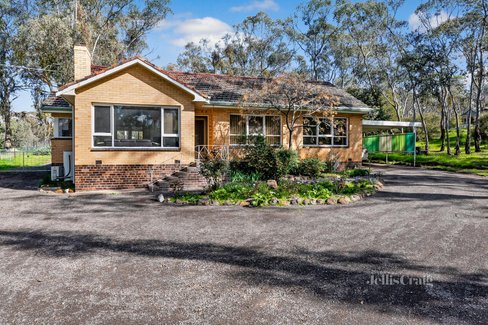 2581 Pyrenees Highway Green Gully 3462