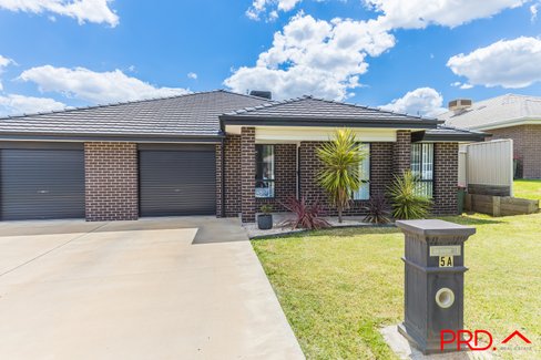 2/5a Lake Place, TAMWORTH NSW 2340