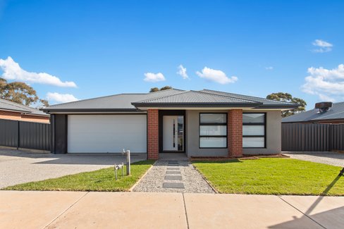 26 Aspiring Drive, HUNTLY VIC 3551