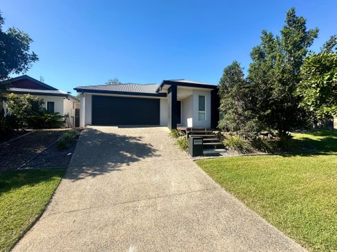 26 Caulder Esplanade, BOYNE ISLAND QLD 4680