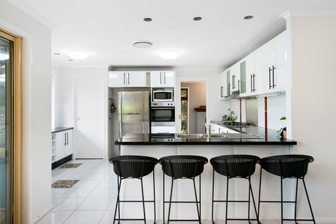 26 Cornwall Drive, Elanora QLD 4221