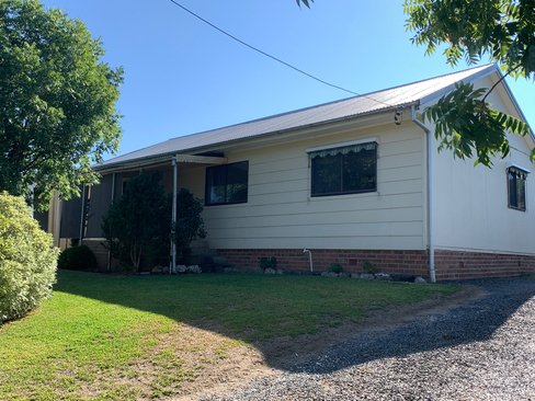 26 Cromwell Street, ADELONG