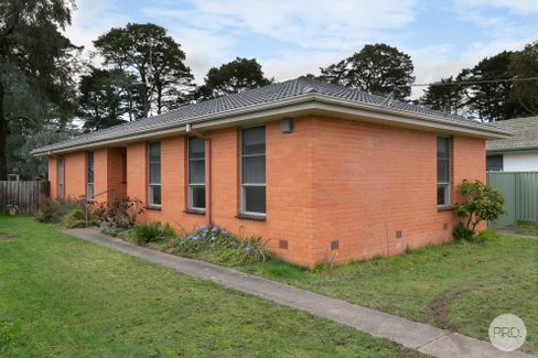 26 Cypress Avenue, WENDOUREE VIC 3355