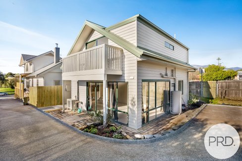 2/6 Esplanade, LINDISFARNE TAS 7015