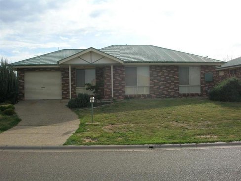 2/6 Galleon Place, ESTELLA NSW 2650