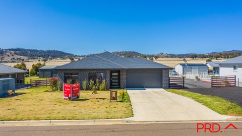 26 Jubata Drive, TAMWORTH NSW 2340