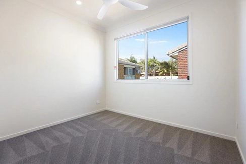 2/6 Messines Crescent, Miami QLD 4220