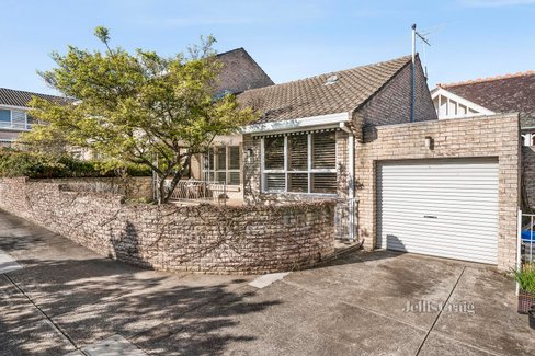 2 6 Riverview Road Essendon 3040