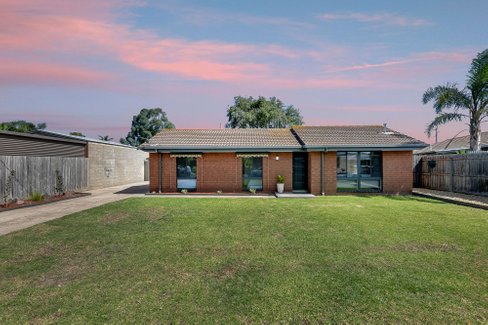 26 St James Street St Albans Park 3219