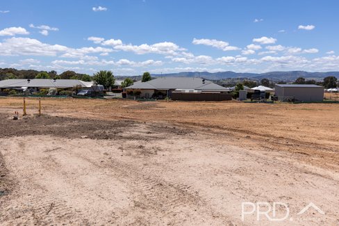 26 Weeden Place, TUMUT NSW 2720
