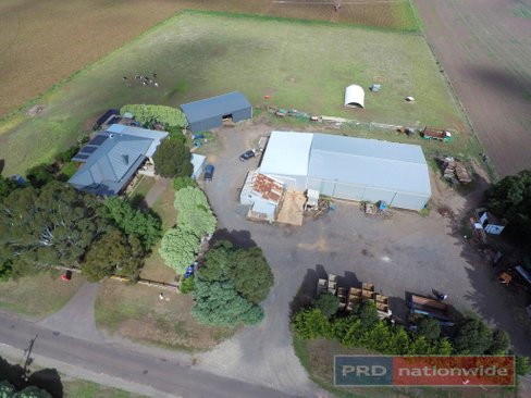 260 Powells Road, CLARKES HILL VIC 3352