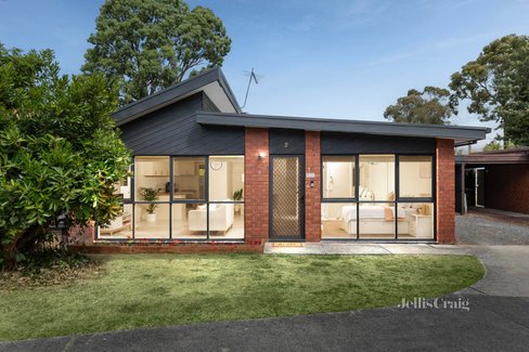 2 61 Mountain View Road Kilsyth 3137