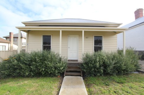 2/622 Bond Street, GOLDEN POINT VIC 3350