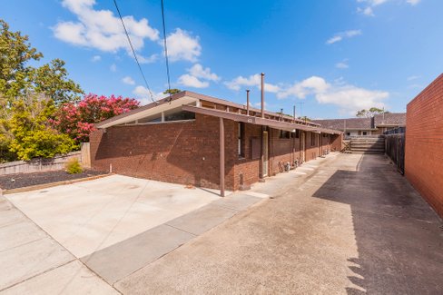 2/63 Calder Street, Manifold Heights