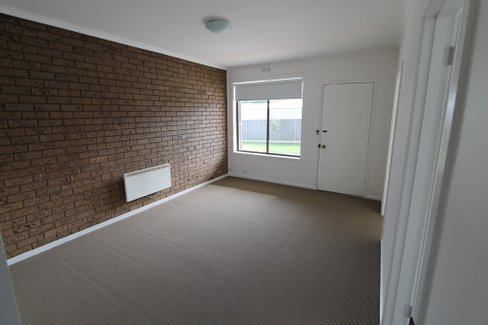 2/633 Bond Street, GOLDEN POINT VIC 3350