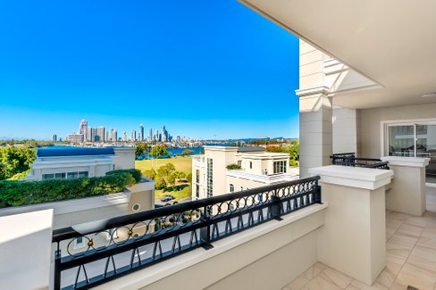 26/42-44 Brighton Parade, SOUTHPORT QLD 4215