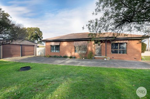 266 Learmonth Road, WENDOUREE VIC 3355
