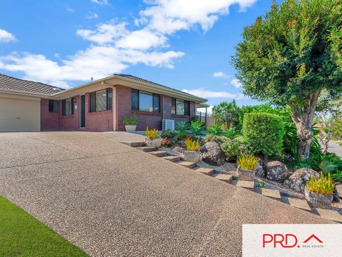 2/68 Treeview Drive, BURLEIGH WATERS QLD 4220