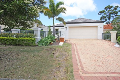 27 Abby Crescent, ASHMORE QLD 4214