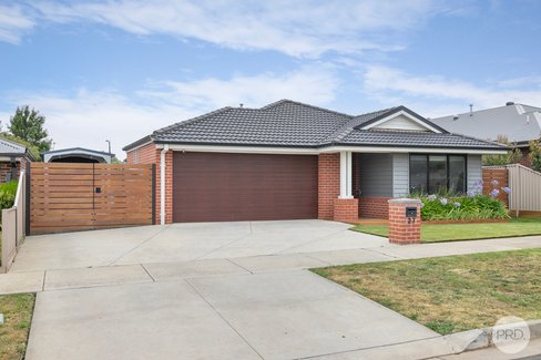 27 Carina Drive, WINTER VALLEY VIC 3358
