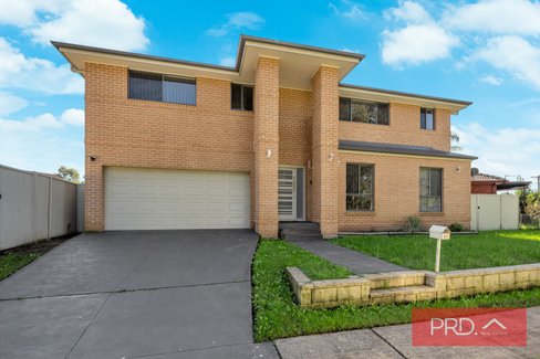27 Chelsea Drive, CANLEY HEIGHTS NSW 2166
