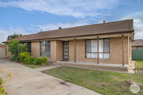 27 Clover Street, WENDOUREE VIC 3355