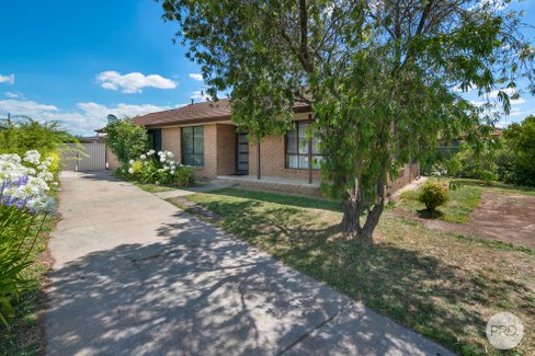 27 Clover Street, WENDOUREE VIC 3355