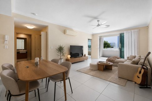 2/7 Dolphin Avenue, Mermaid Beach QLD 4218