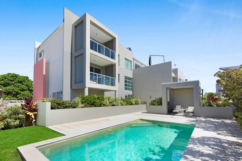 2/7 Dolphin Avenue, Mermaid Beach QLD 4218
