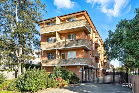 2/7 First St, Kingswood NSW 2747