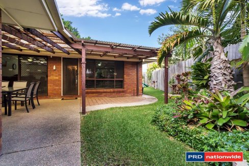 2/7 Flora Close, BURLEIGH WATERS QLD 4220
