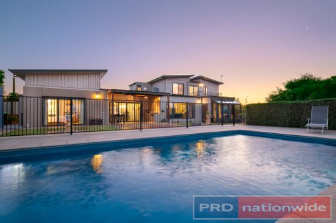 27 Gracefield Drive, BROWN HILL VIC 3350
