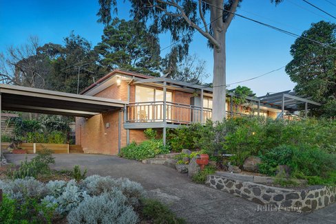  27 Graeme Avenue Montmorency 3094